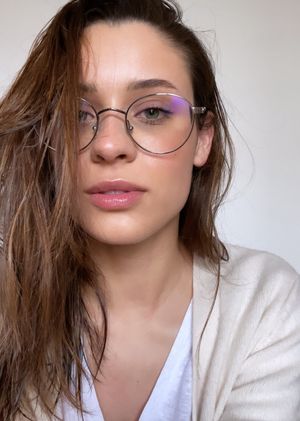 Nerdy Daniela Melchior