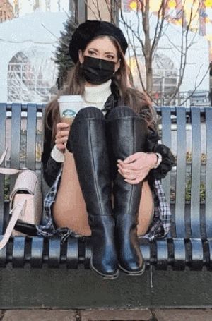 Public flashing pussy