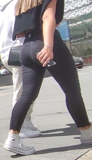 Black jeans walkin 4