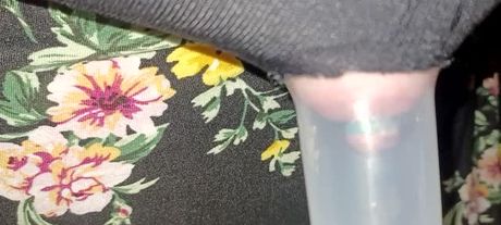 Elastic tied nipples in breast pump