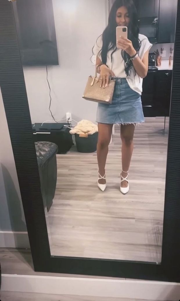 Friend getting ready for a wedding! You taking her at the wedding or back at home? Where are you cumming?
