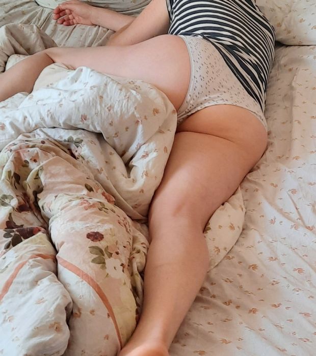 beautiful babe in panties with perfect body, ass & legs very sexy posing