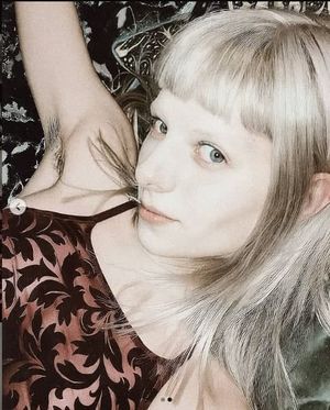 Aurora Aksnes and her sexy hairy armpits