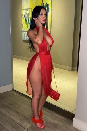 Bimbo in red