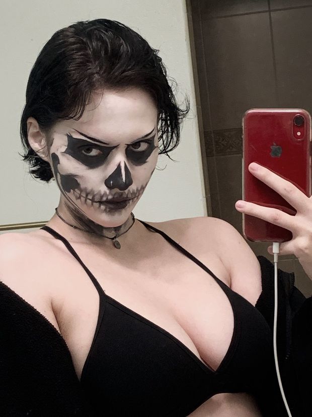 Skull face Salem 1