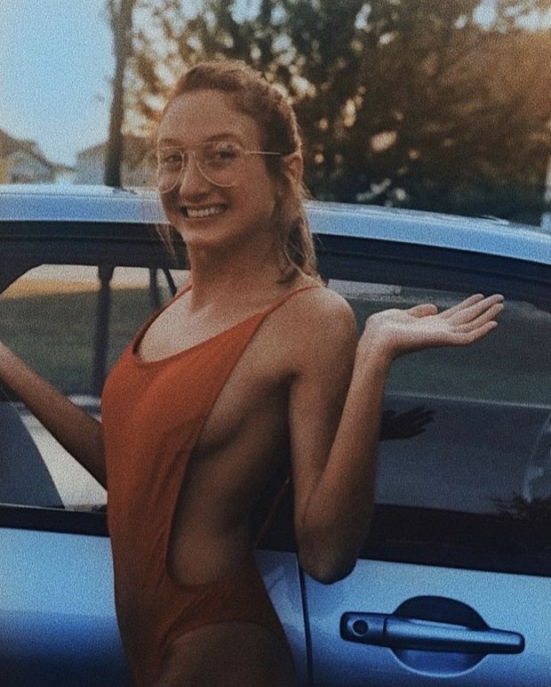 Bimbo Teen Shows Sideboob in Vintage Suit