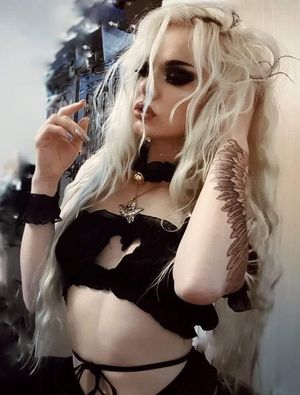 I’d love to vandalize this one, by using her face all the way to climax. };>~