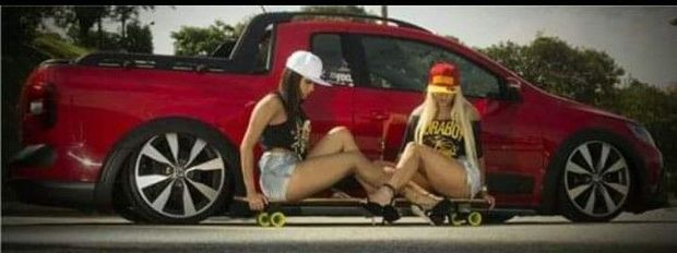 Sexy babes skate