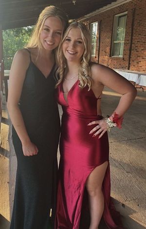 Keyra and friend prom dress