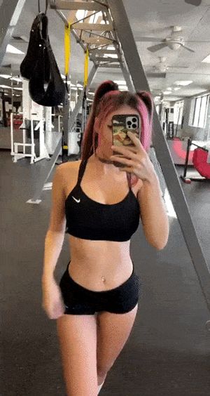 Showing her beautiful tits in a public gym