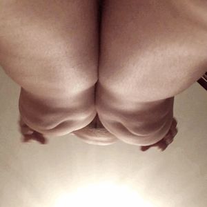 Pussy plié squatting on your face