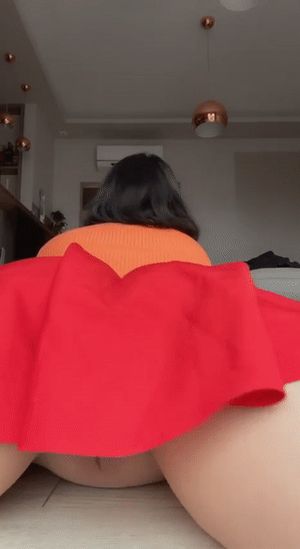 Perfect innie pussy flash