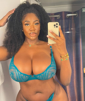Shani Jamilah selfie in her bra and panties
