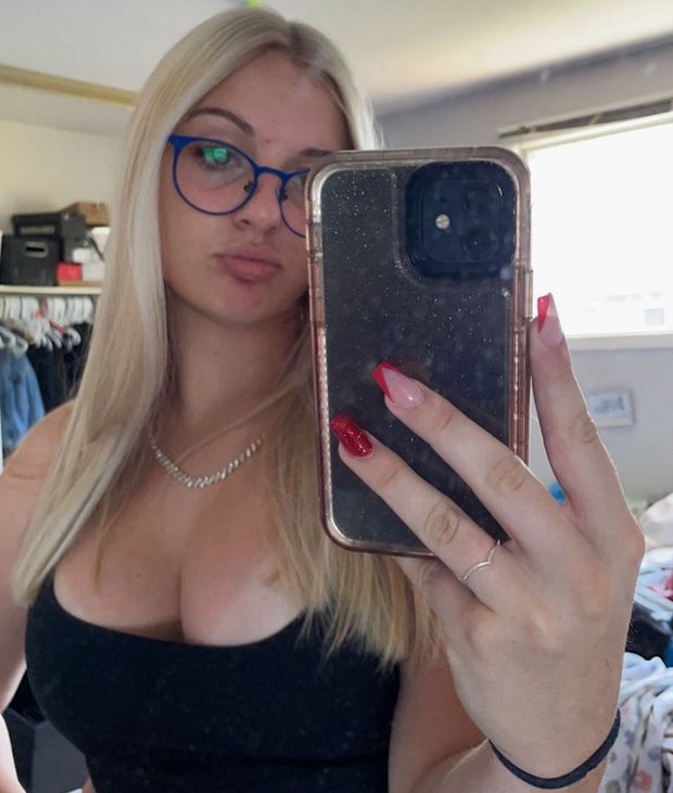 Keyra blonde hair huge teen boobs