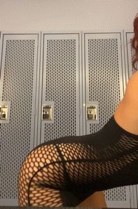 Mesmerizing booty shake