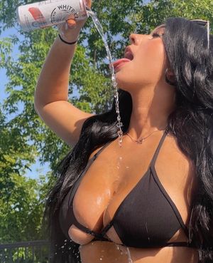 Big boobs pouring whiteclaw