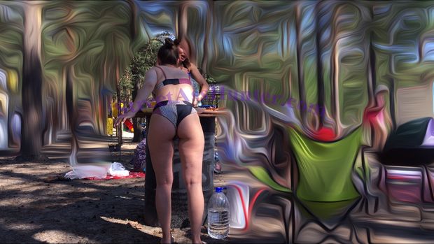 Great ass milf in bikini