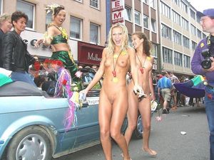 these girIs love to be naked on street