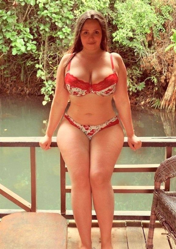 Chubby teen in bikinies