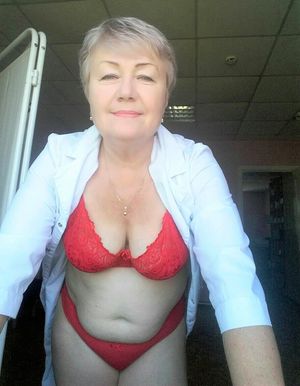 Chubby short hair granny in red lingerie