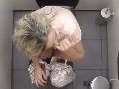 Kandy Kraapon-Miss North Dakota-The pick & shit move.