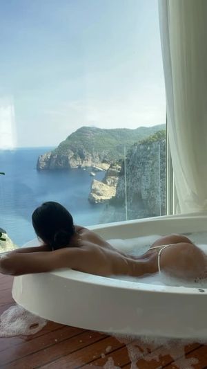 shaking her ass in the bathtub