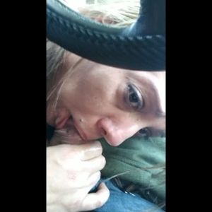 Slut gives roadhead for a ride downtown