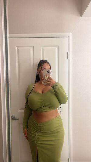 Katelyn Sade looking sexy in Green