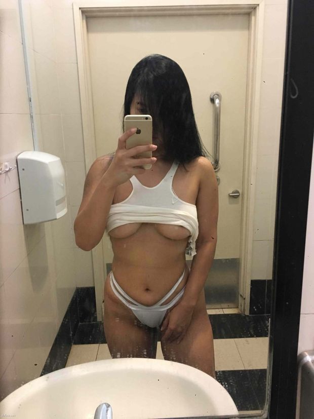 Ex gf toilet selfie