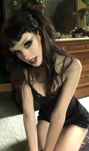 Vitt • gutknot • tractor goth 7