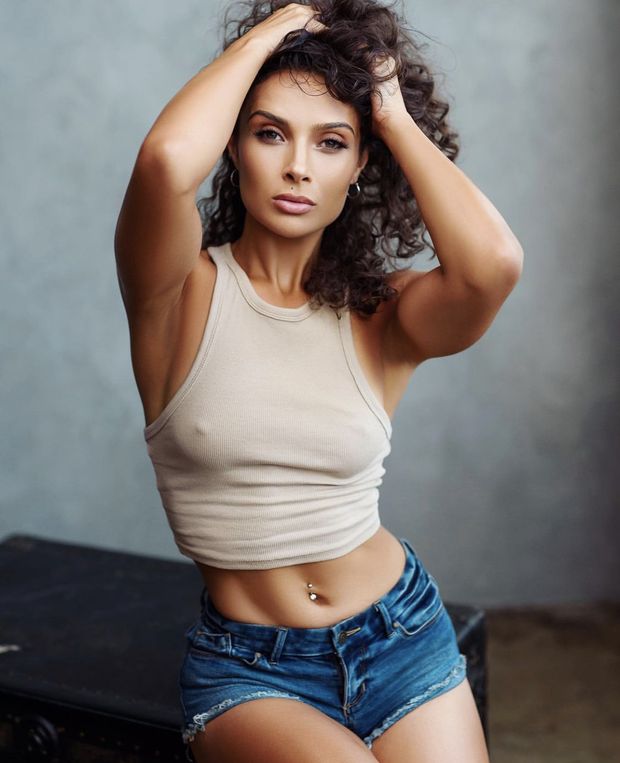 Sexy non nude brunette