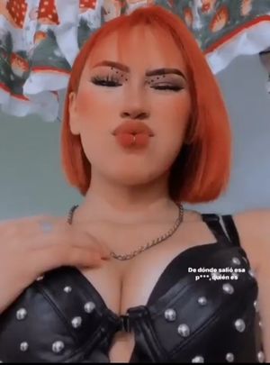 She want to kiss a big cock