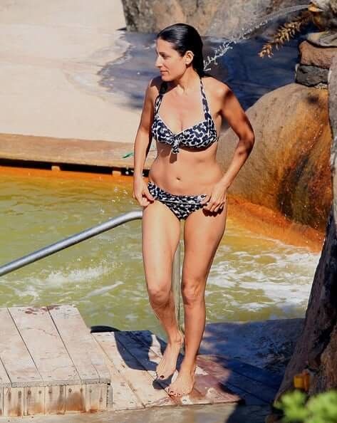 Lisa Edelstein, has been TV Jew. Luvs to have her nose fucked.