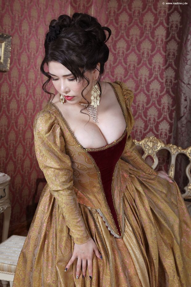 Anri Queen 4