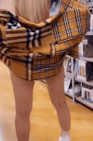 Simonilicious public flashing