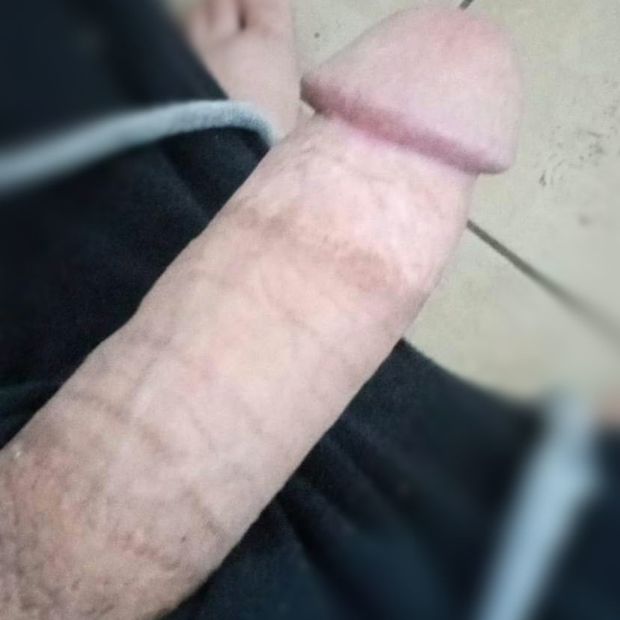 Hit me up to trade some real nudes.