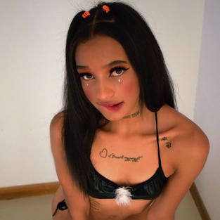 live latina babe masturbating in cam with sex toys and dildo
