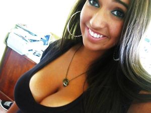 Big Boobed Amateur Cleavage 05 adult photos