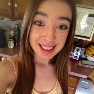 Amanda Edwards is such an innocent looking lil slut.