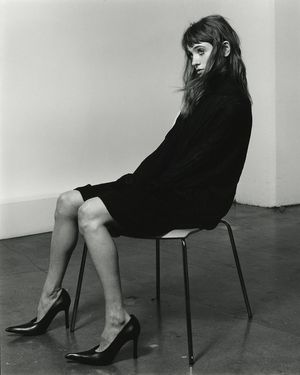 Natalia Dyer – Behind the Blinds Magazine June 2022(6)