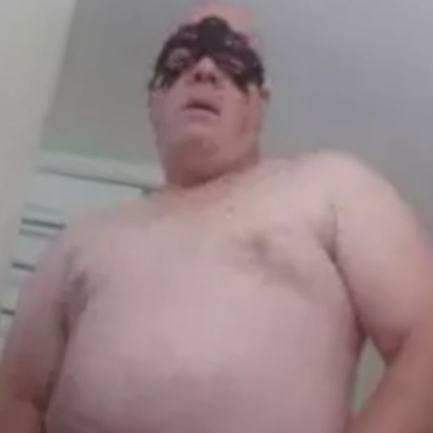 Sexy chubby bottom solo play