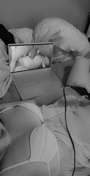 Girlfriend caught mid session :P