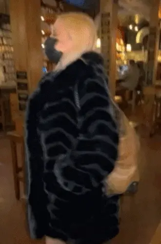 Simonilicious public flashing