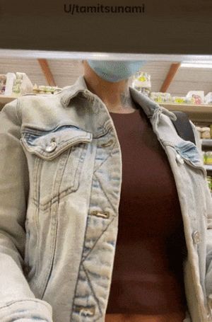 tamitsunami flashing boobs