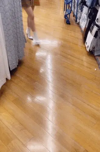 Simonilicious public flashing
