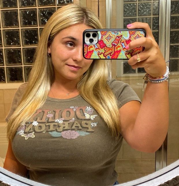 Kate big boobs in mirror tight top