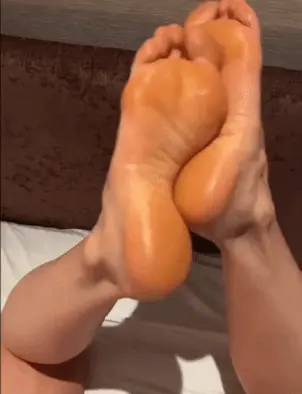 Huge, Wrinkled Milf Arches