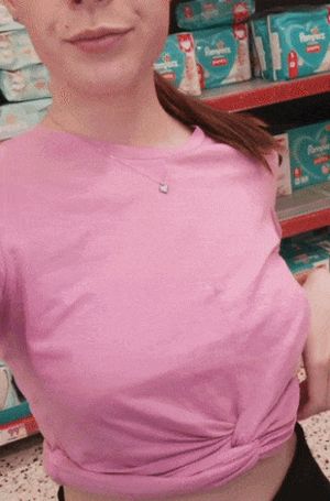 Slutty Damiana public flashing