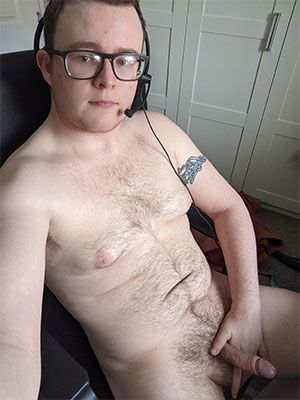 Chubby gay guy into giving pleasure to other nerds in Cheyenne WY