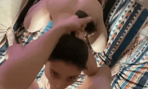 Brunette surrendering mouth on all fours.